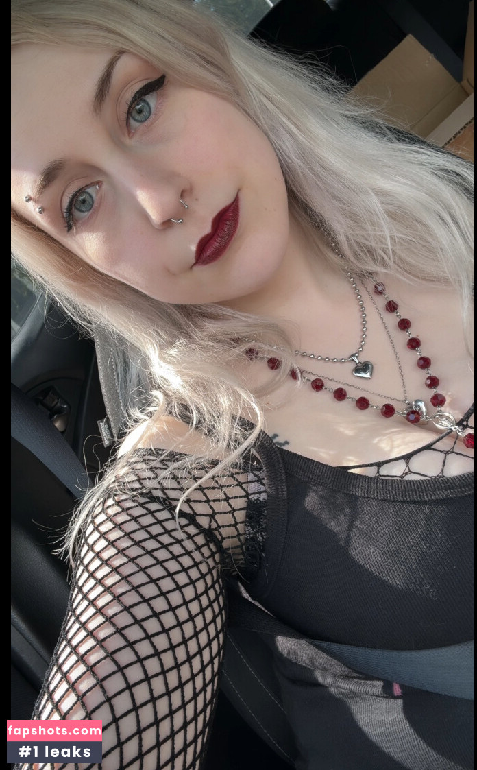 Maddie Reznor gallery photo #3