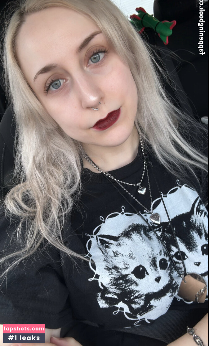 Maddie Reznor gallery photo #4