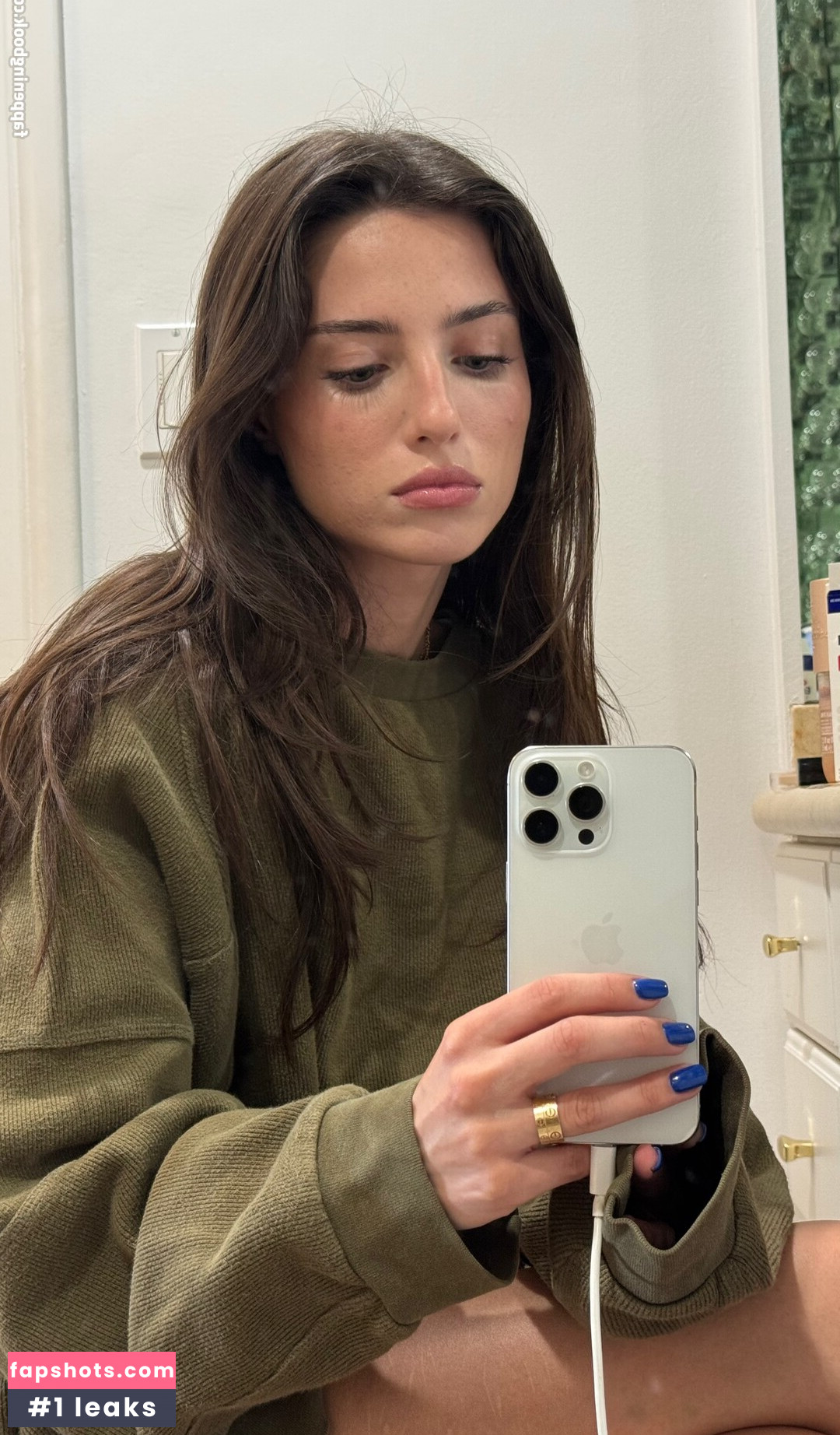 Madeline Argy gallery photo #17