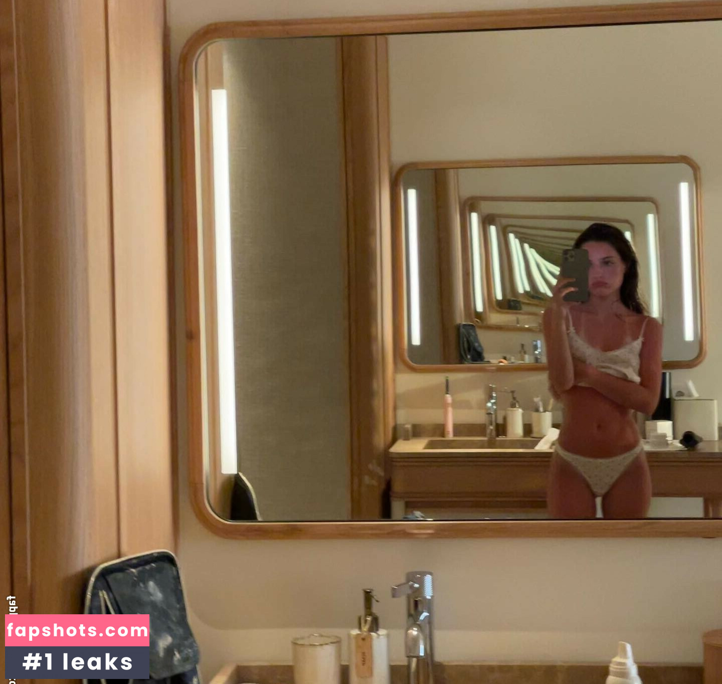 Madeline Argy gallery photo #53