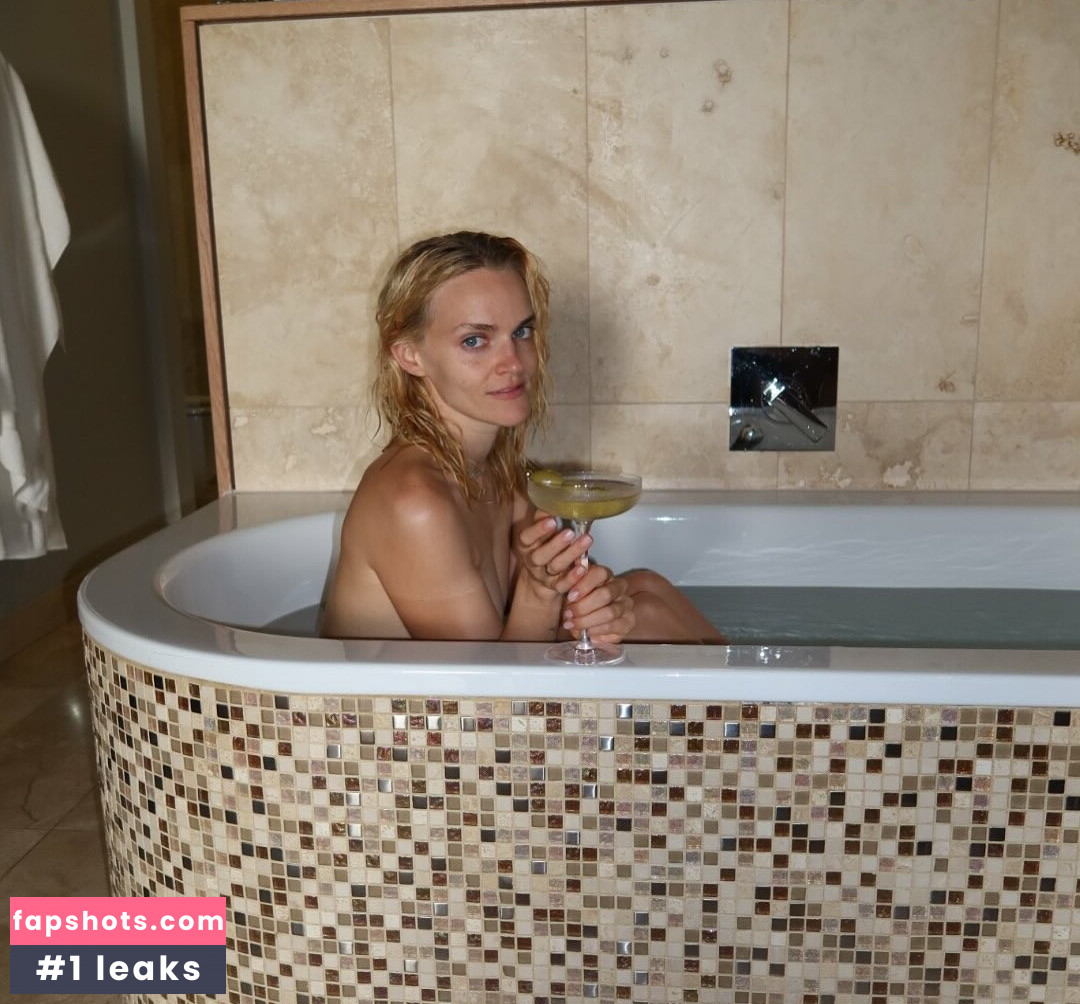 Madeline Brewer gallery photo #2