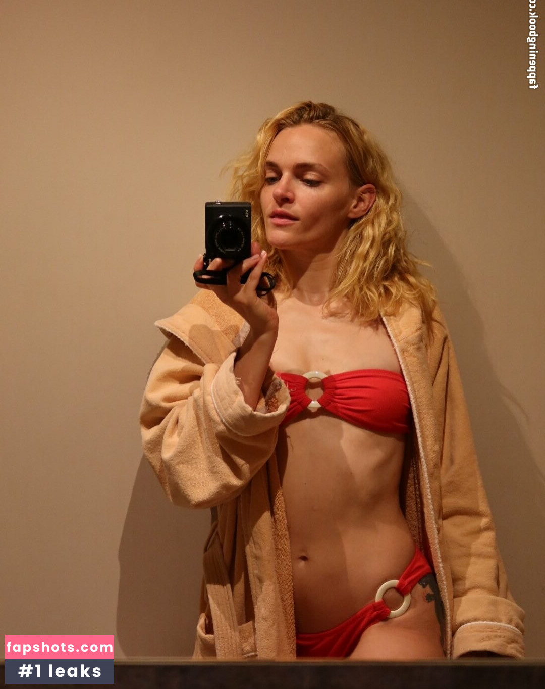 Madeline Brewer gallery photo #5