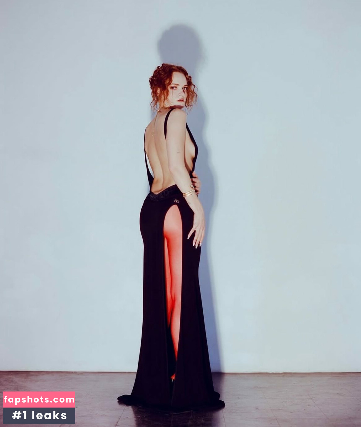 Madeline Brewer gallery photo #9