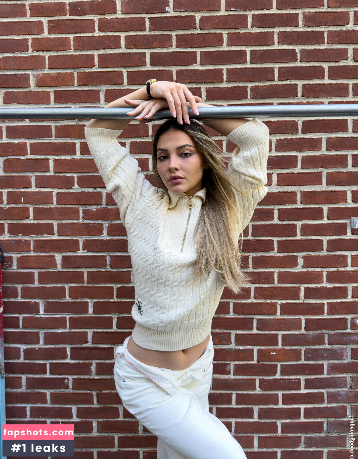 Madelyn Cline gallery photo #5