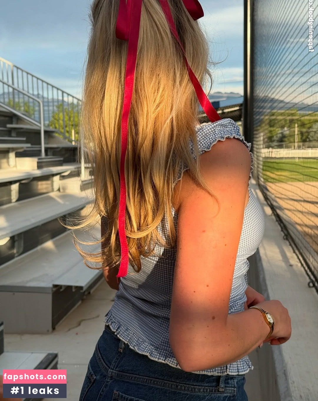 Madelynn Hanvey gallery photo #11