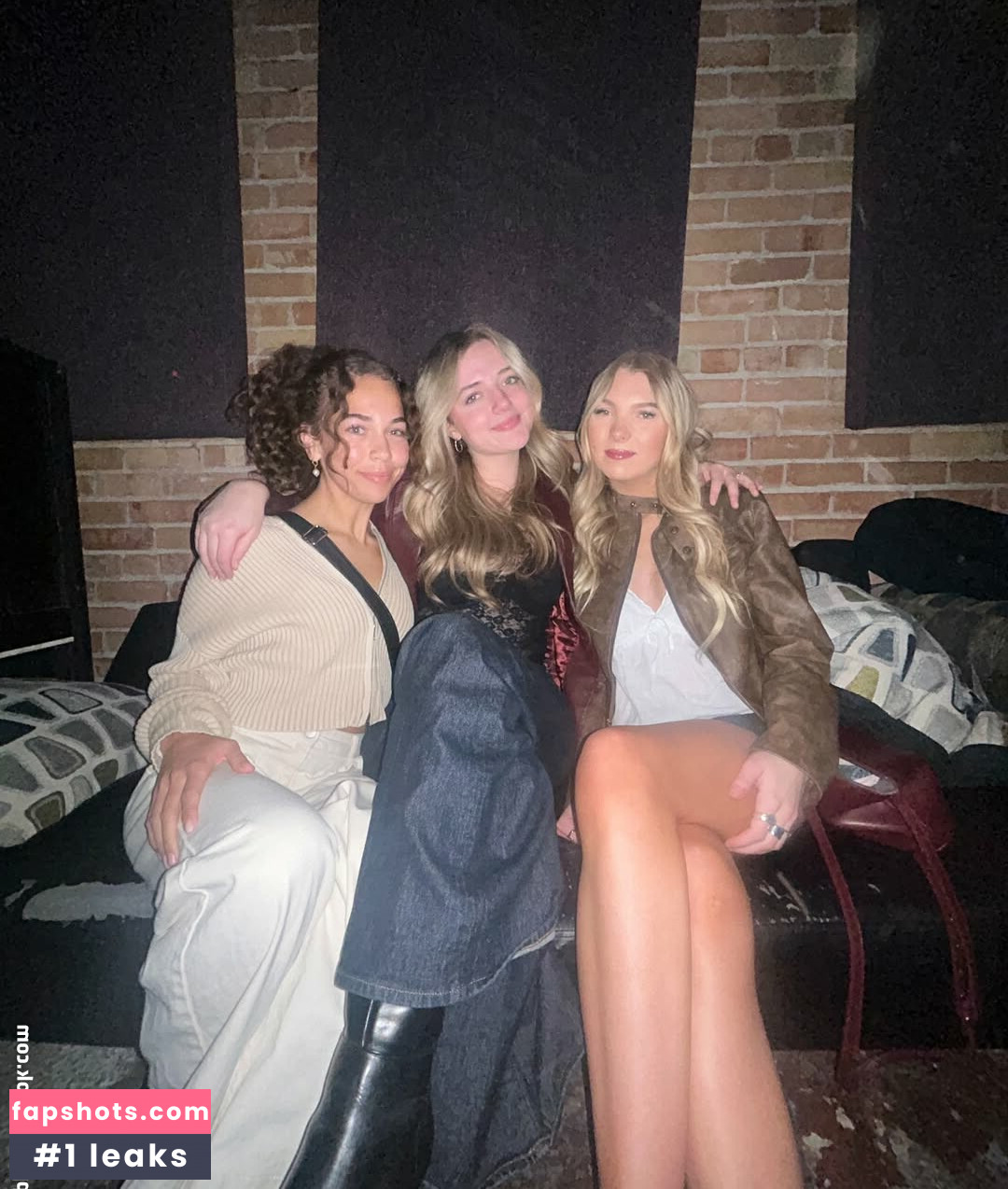 Madelynn Hanvey gallery photo #16