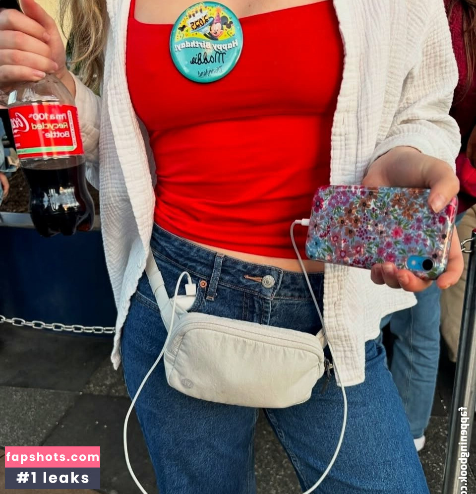 Madelynn Hanvey gallery photo #19