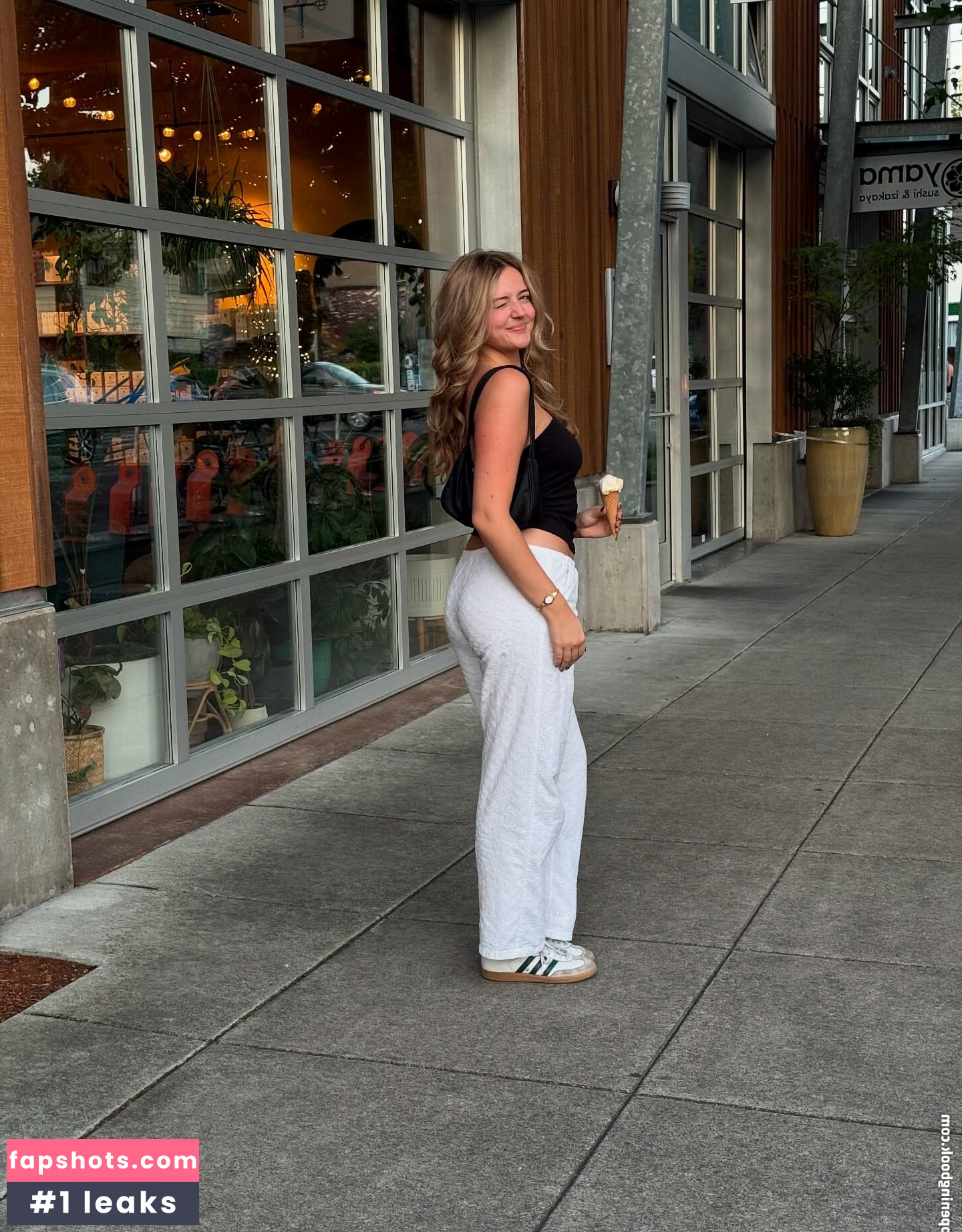 Madelynn Hanvey gallery photo #3