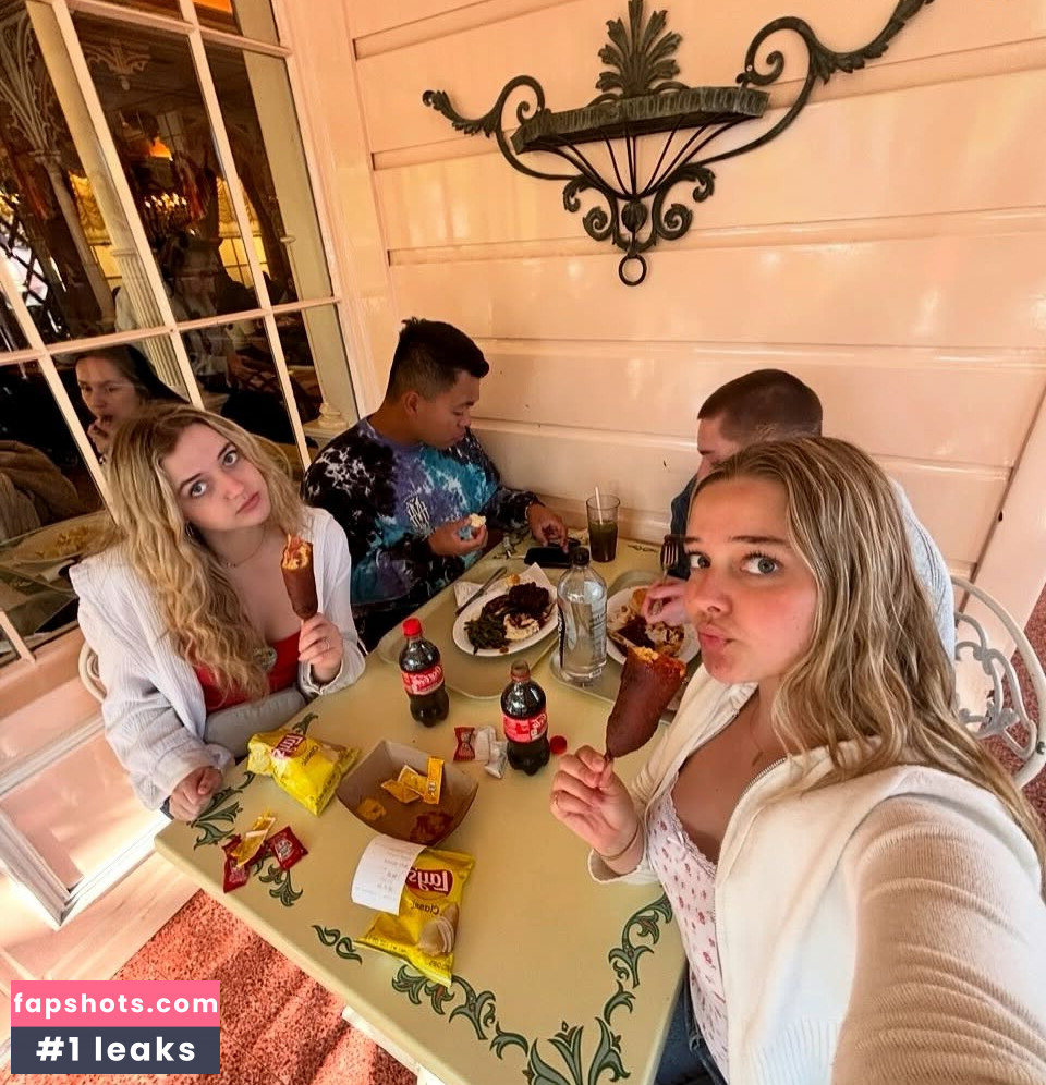 Madelynn Hanvey gallery photo #23