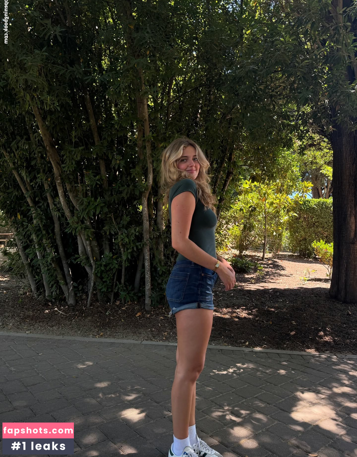 Madelynn Hanvey gallery photo #5