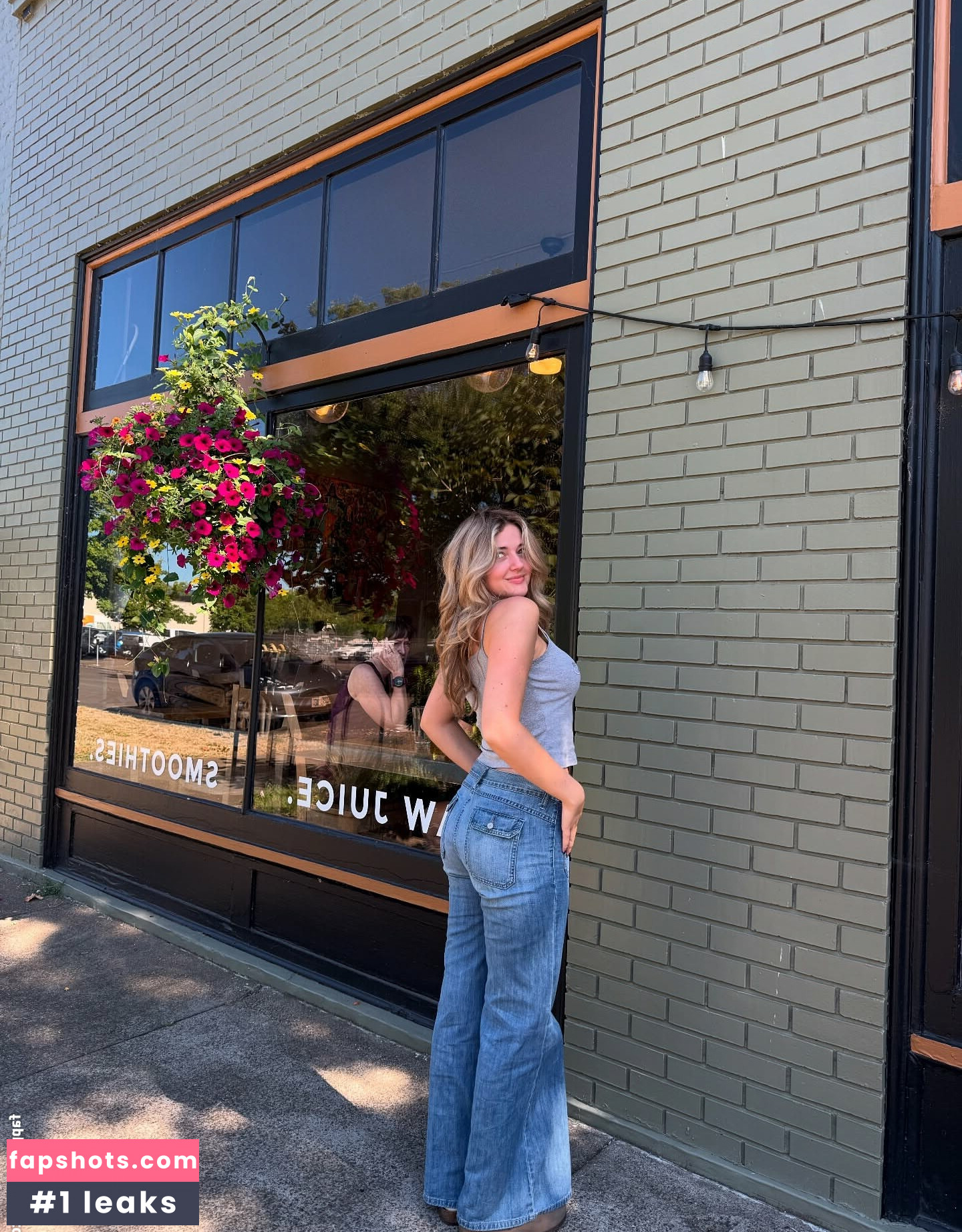 Madelynn Hanvey gallery photo #6