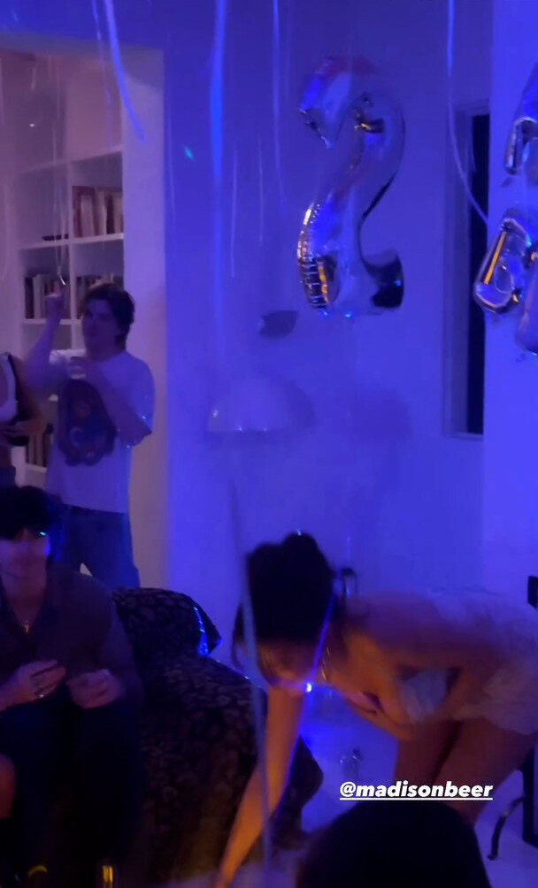 madison-beer gallery photo #2133