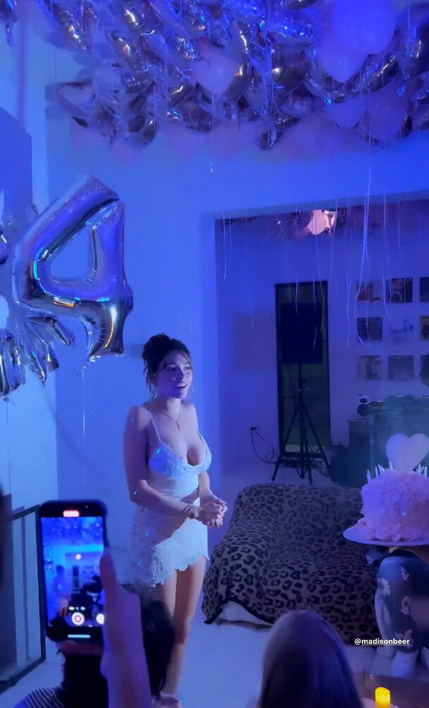 madison-beer gallery photo #2136