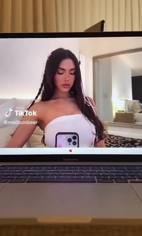 madison-beer gallery photo #2205