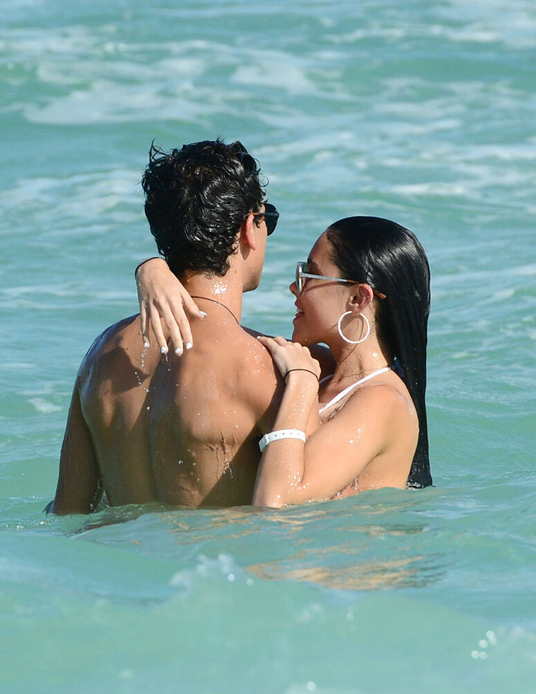 madison-beer gallery photo #505