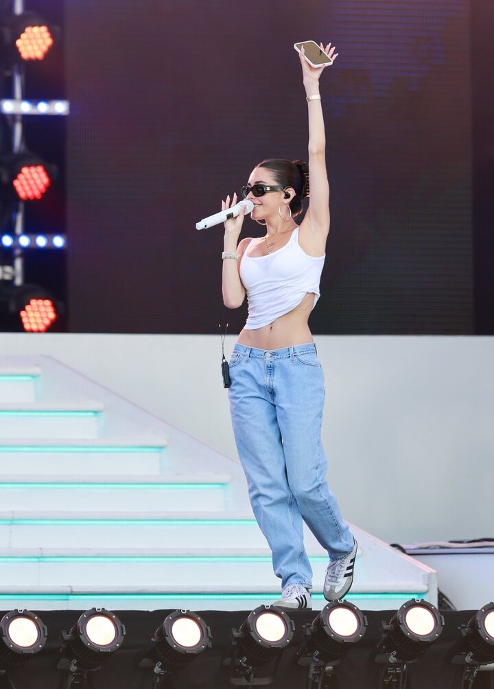 madison-beer gallery photo #709