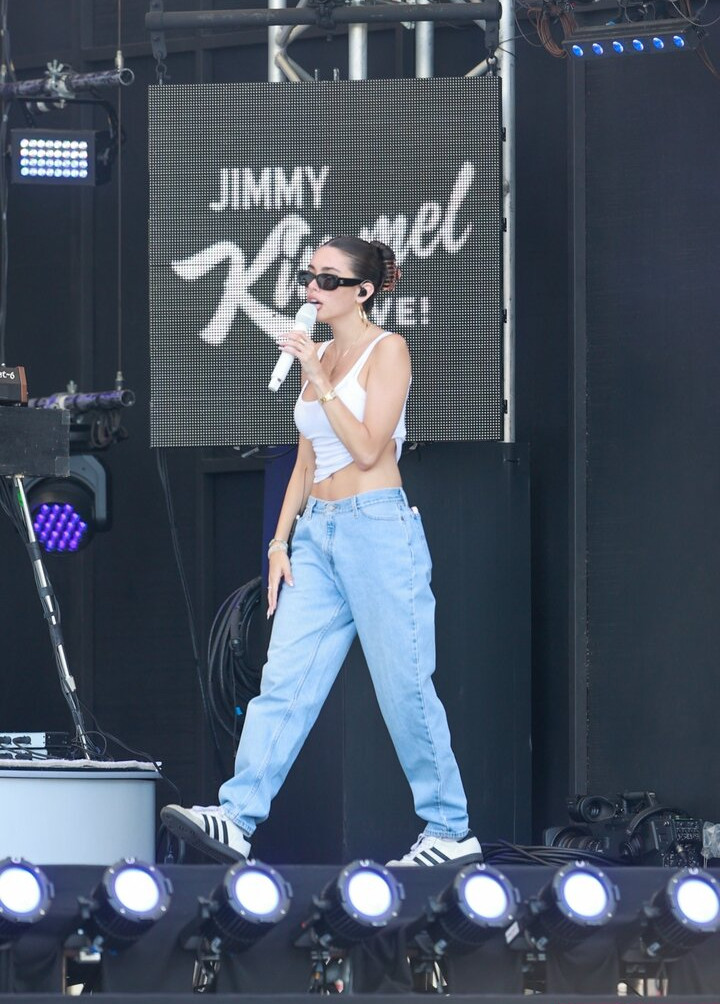 madison-beer gallery photo #711