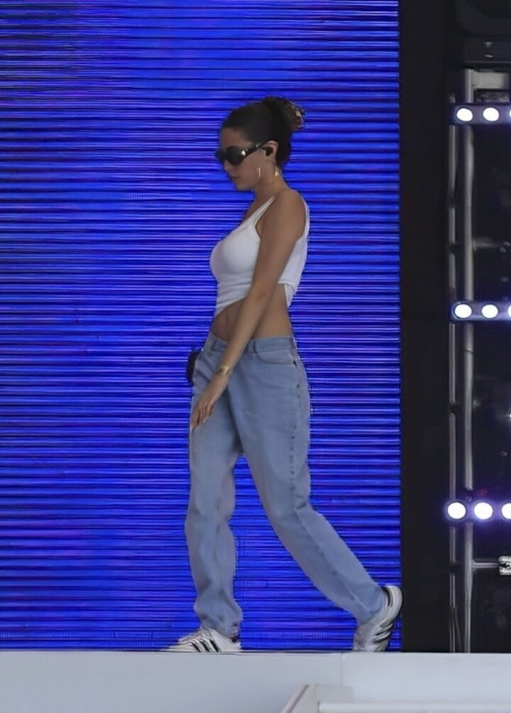 madison-beer gallery photo #715