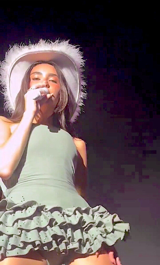 madison-beer gallery photo #826