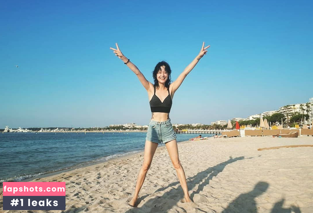 Mae Mei Lapres gallery photo #23