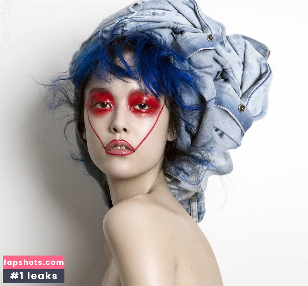 Mae Mei Lapres gallery photo #25