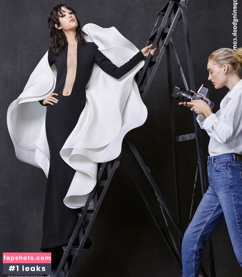 Mae Mei Lapres gallery photo #28