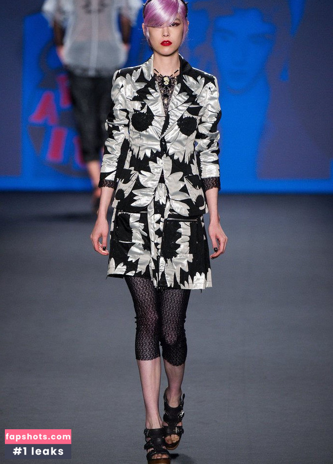 Mae Mei Lapres gallery photo #29