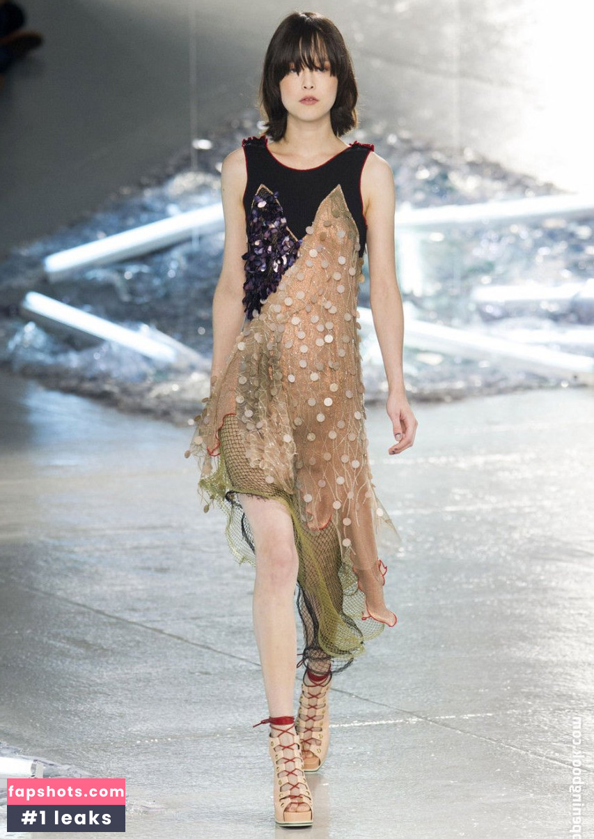 Mae Mei Lapres gallery photo #38