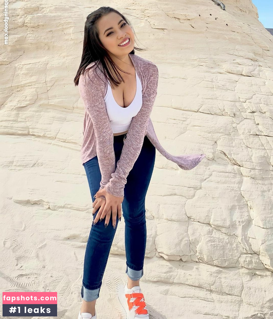 magabyof nude babe gallery