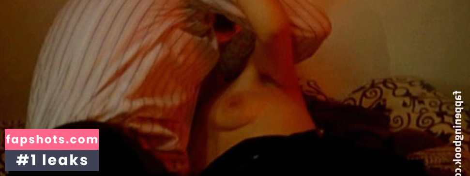 Magali Woch gallery photo #8