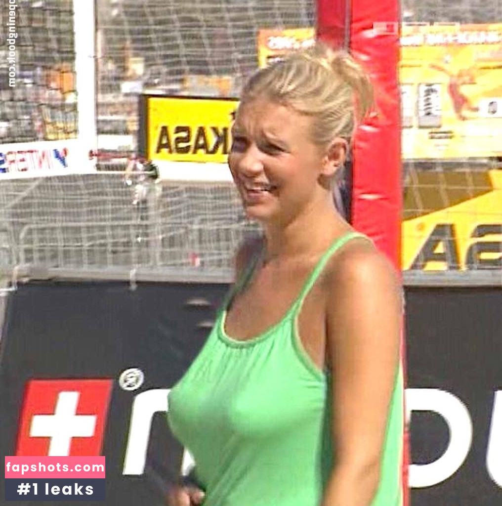 Magdalena Brzeska gallery photo #22