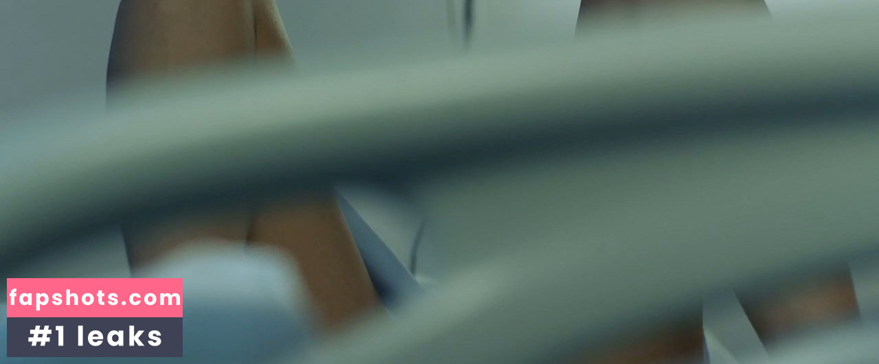 Maggie Civantos gallery photo #2