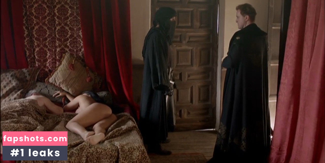 Maggie Civantos gallery photo #18