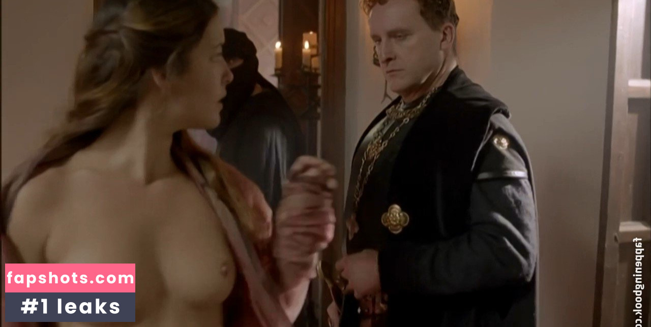 Maggie Civantos gallery photo #19