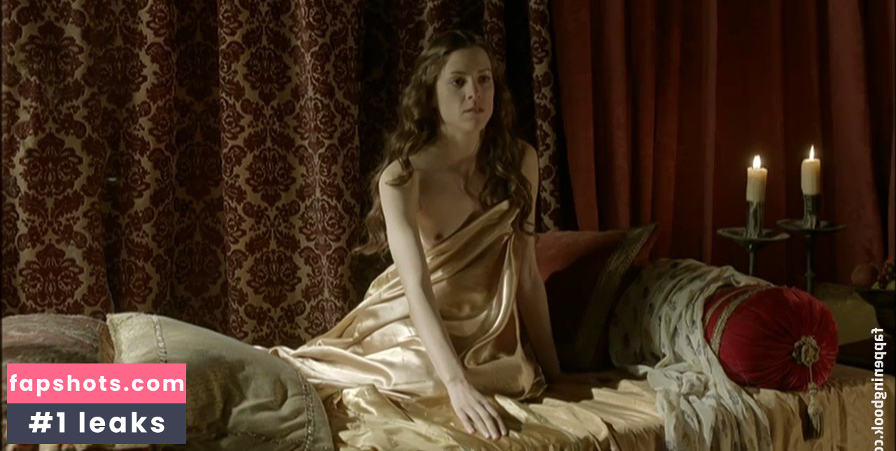 Maggie Civantos gallery photo #24