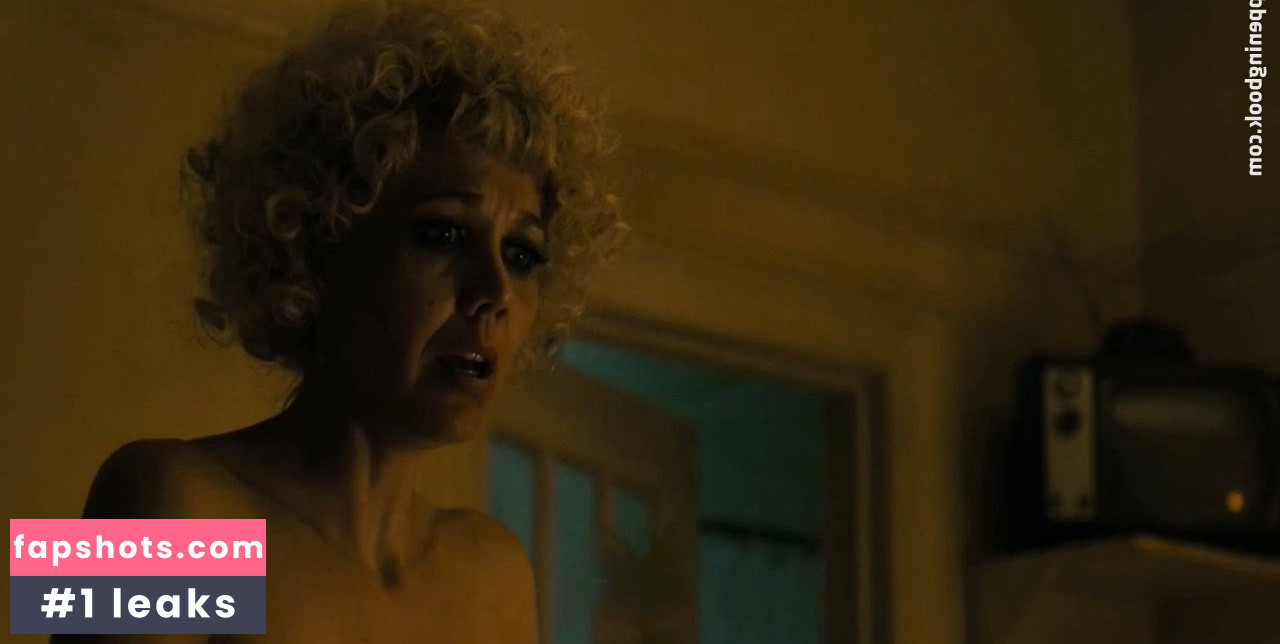 Maggie Gyllenhaal gallery photo #147