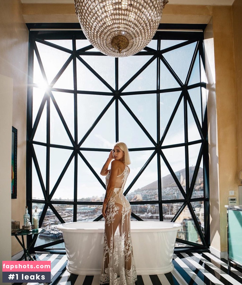 Maggie Keating gallery photo #77