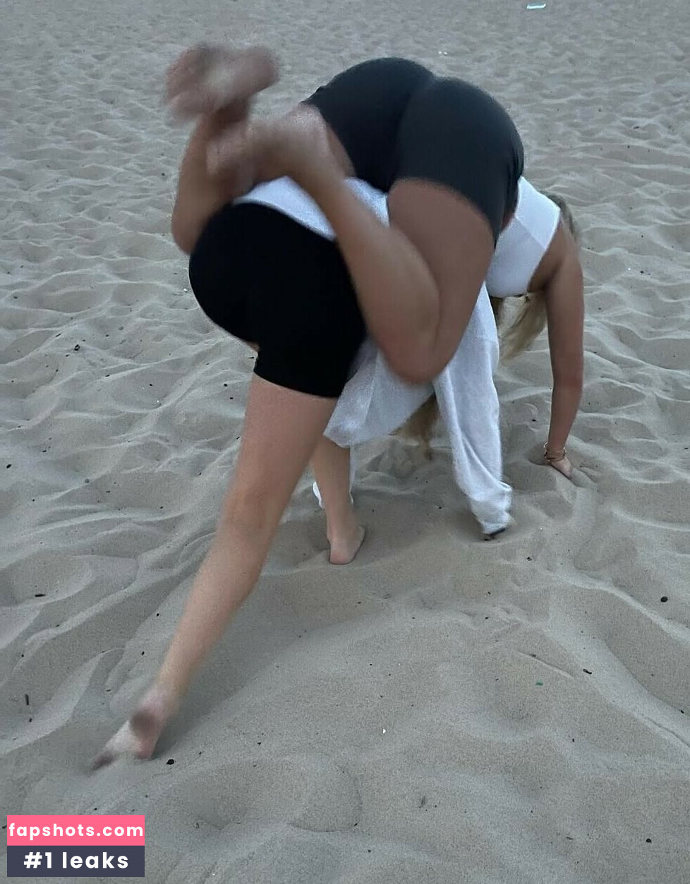 Maggie Kimberlin gallery photo #3