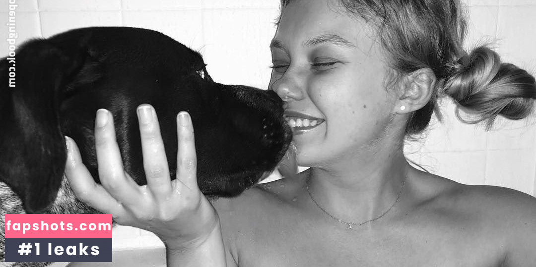 Maggie Laine gallery photo #14