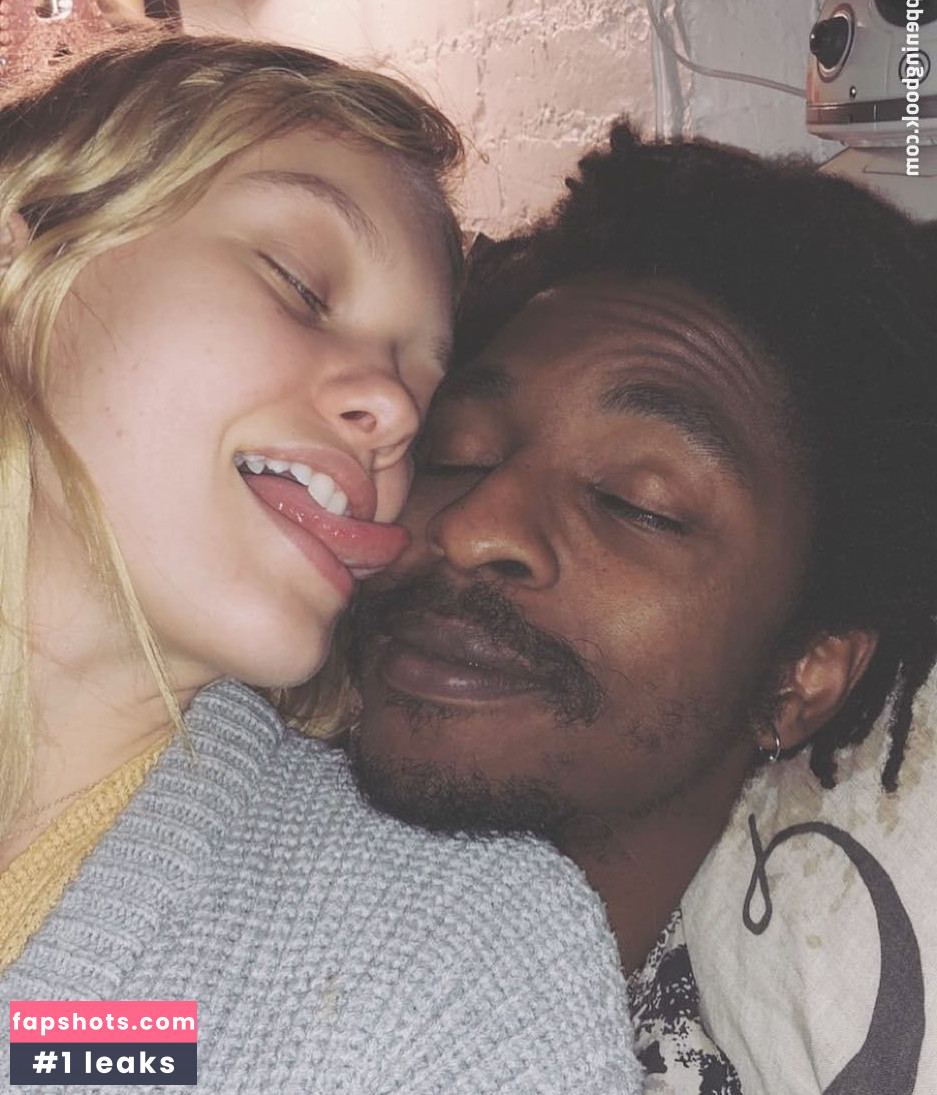 Maggie Laine gallery photo #33