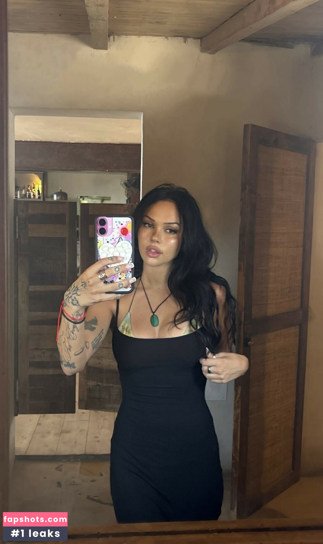 Maggie Lindemann nude babe gallery