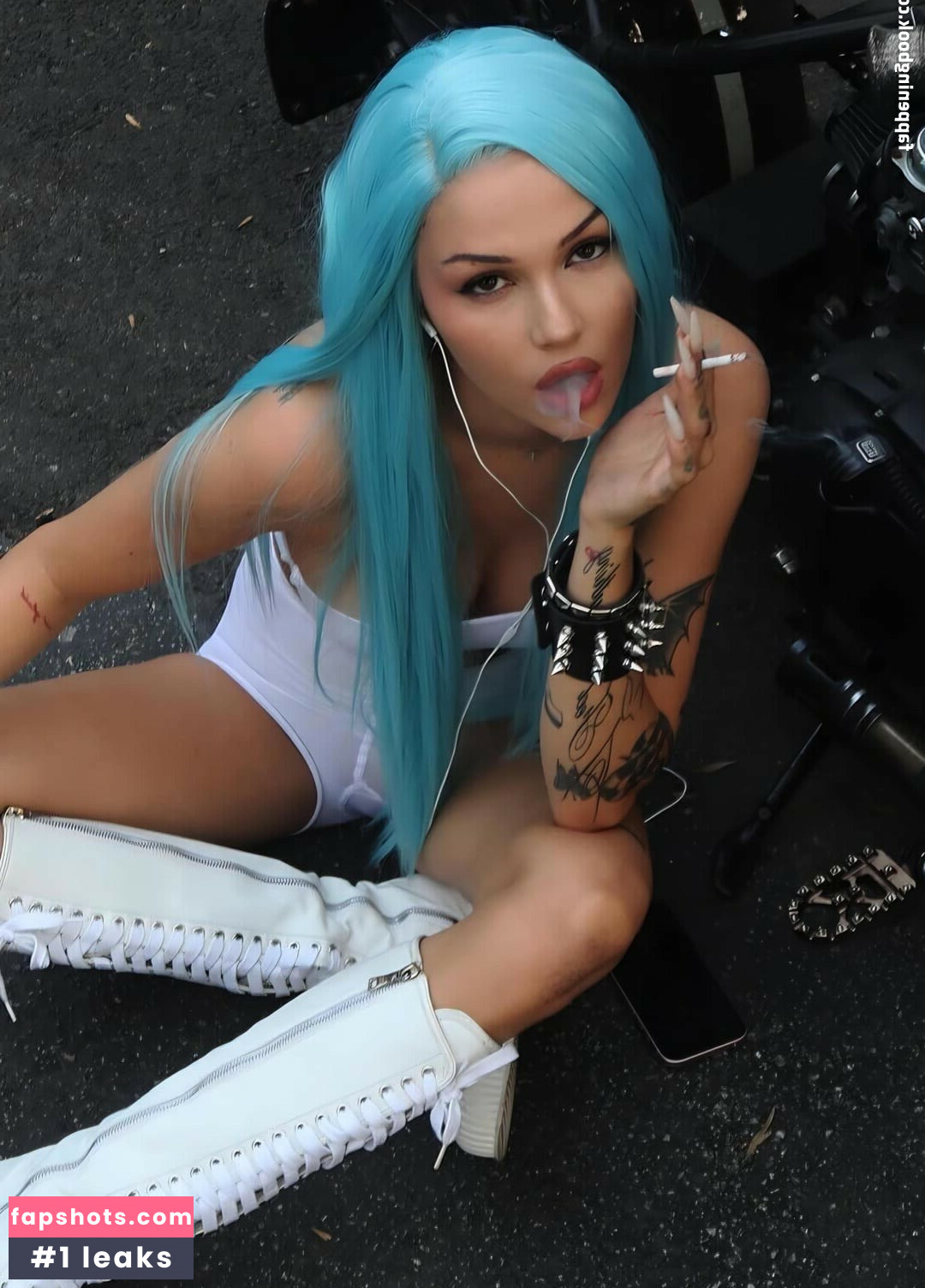 Maggie Lindemann gallery photo #3