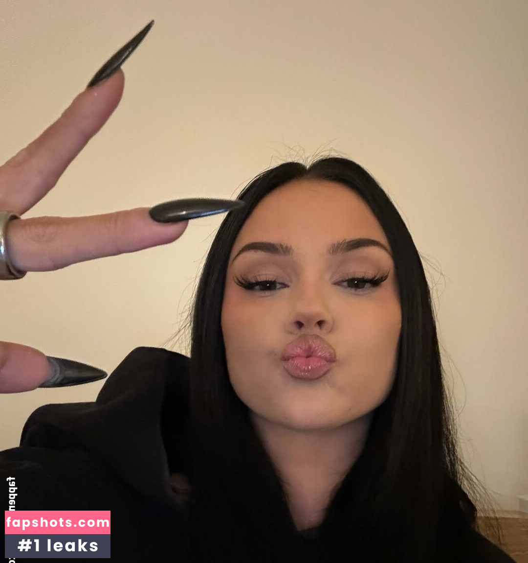 Maggie Lindemann gallery photo #23