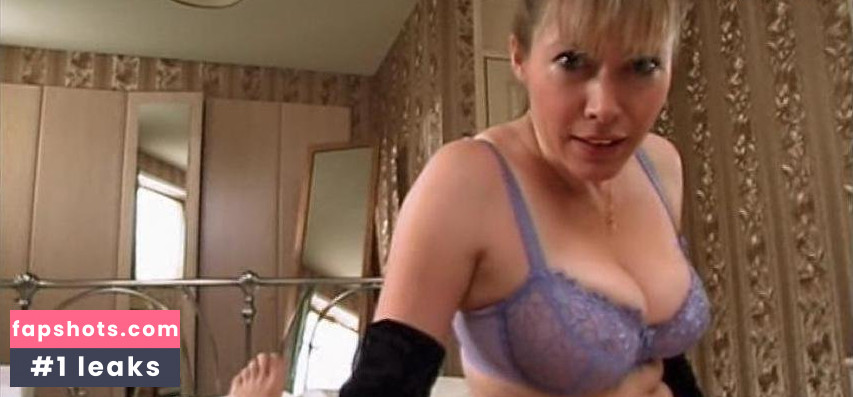 Maggie O'Neill gallery photo #10