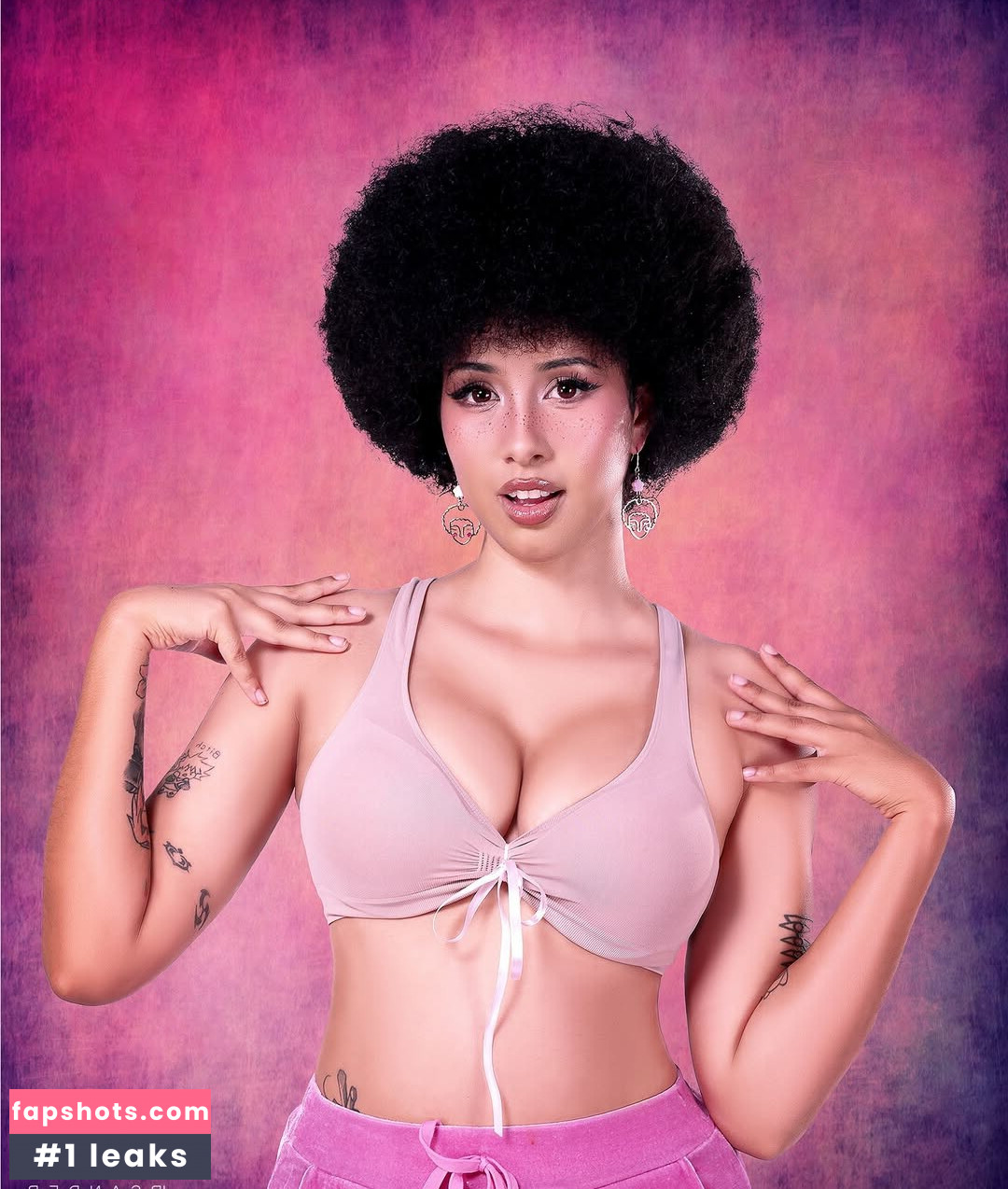 Magic Phyra gallery photo #41