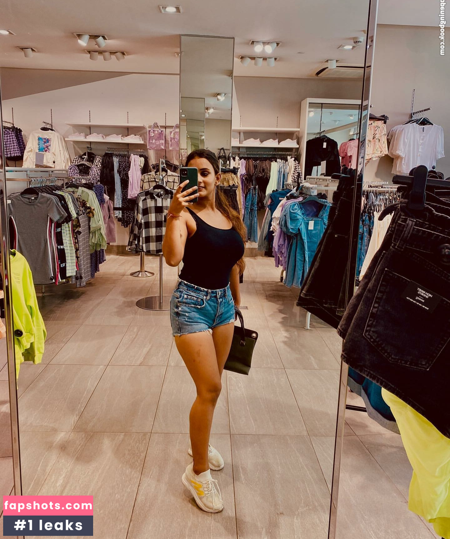 Mahi Mishra nude babe gallery