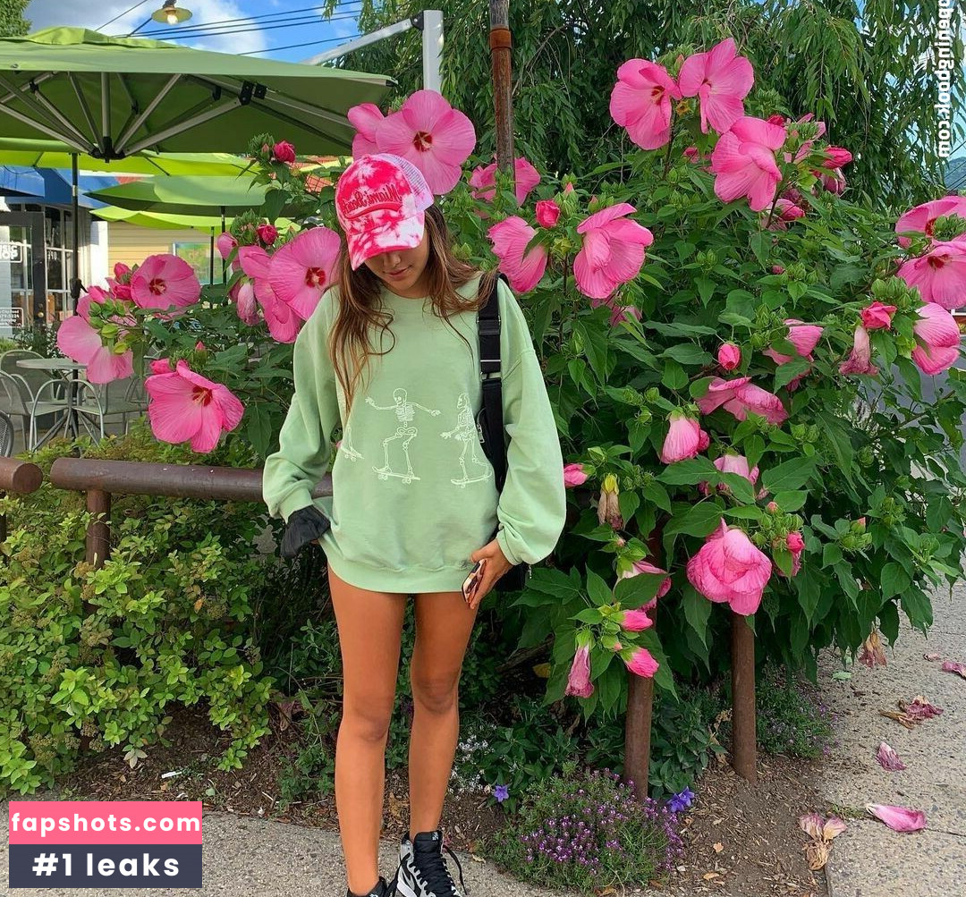 Maia Reficco Viqueira gallery photo #35