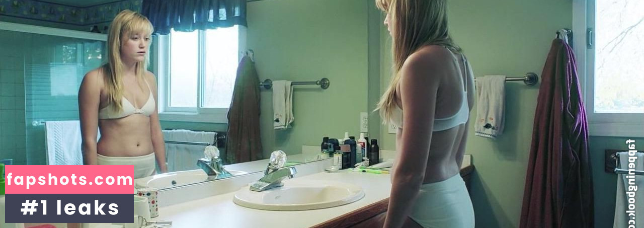 Maika Monroe gallery photo #109