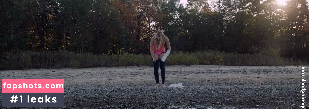 Maika Monroe gallery photo #120