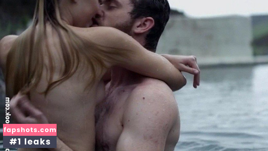 Maika Monroe gallery photo #127